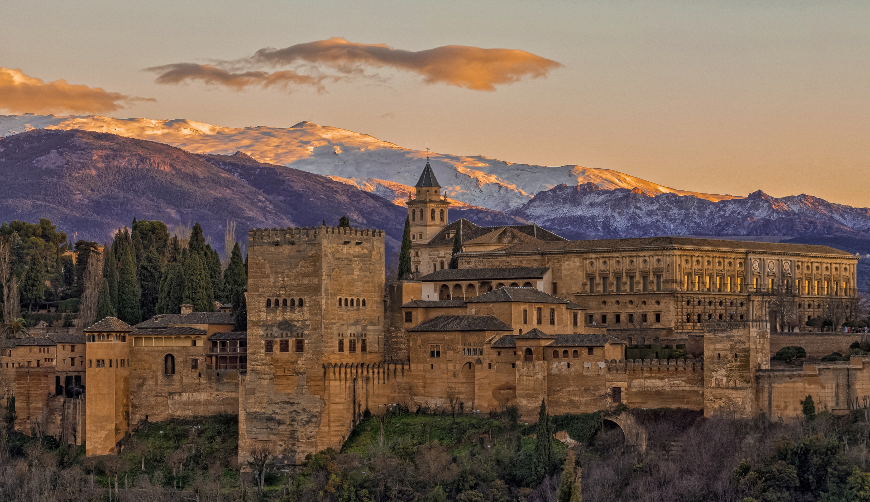 seoPages.ciudades.sections.images.granada